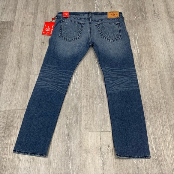 True Religion Men’s size 40 “Rocco” Relaxed Skinny Jeans. - Picture 2 of 5
